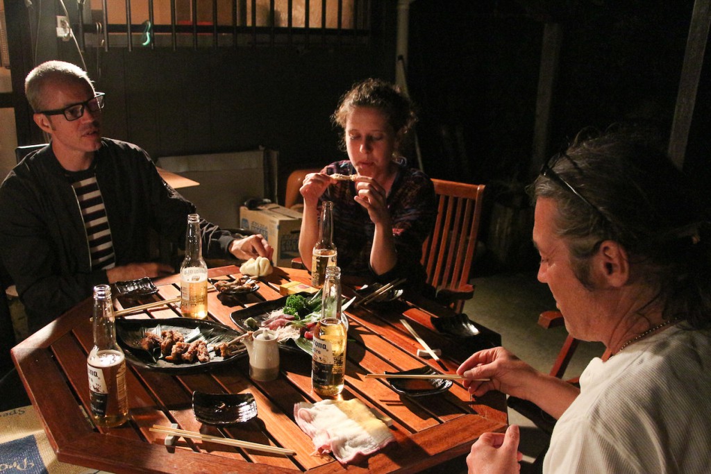 池田さんに選び抜かれた地元食材に舌鼓。今日巡った伊勢志摩の話で盛り上がります。