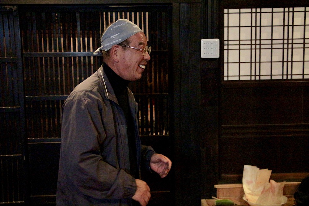 大阪からの移住者でもある、オーナーの年岡夫美男さん。