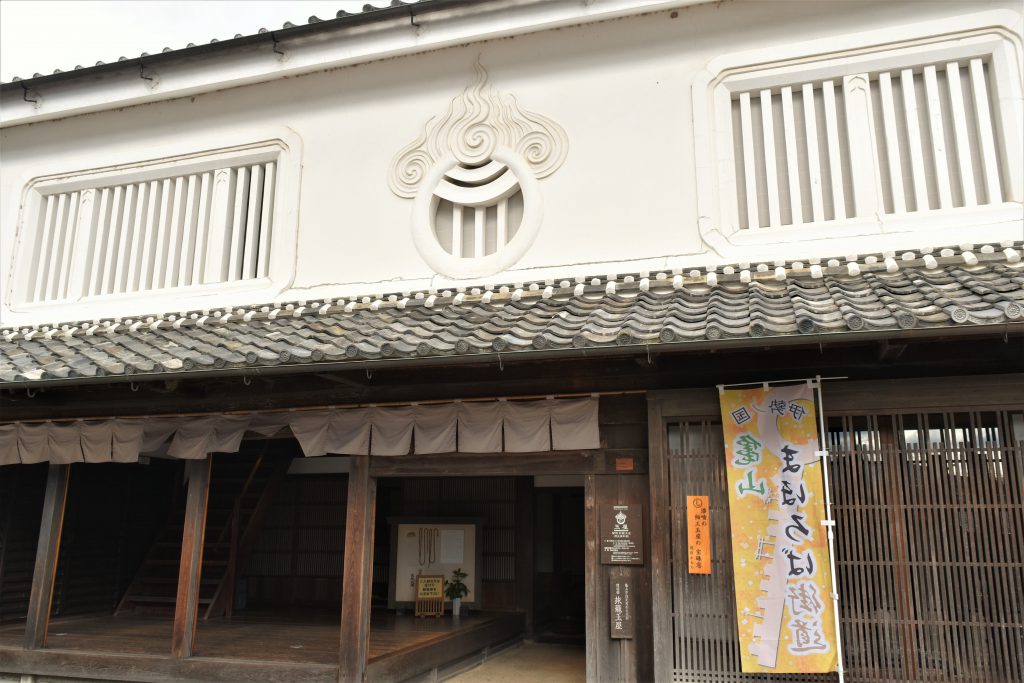 関宿旅籠玉屋歴史資料館の虫籠窓は、火鍋をイメージしたシンボルマーク。