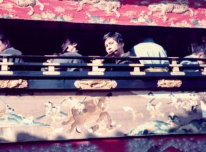 45年前の中村さん。囃子方としてだんじりに乗り祭囃子を奏でています。